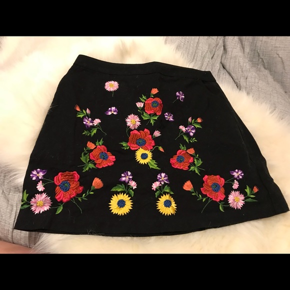Topshop embroidered canvas skirt - Picture 2 of 5